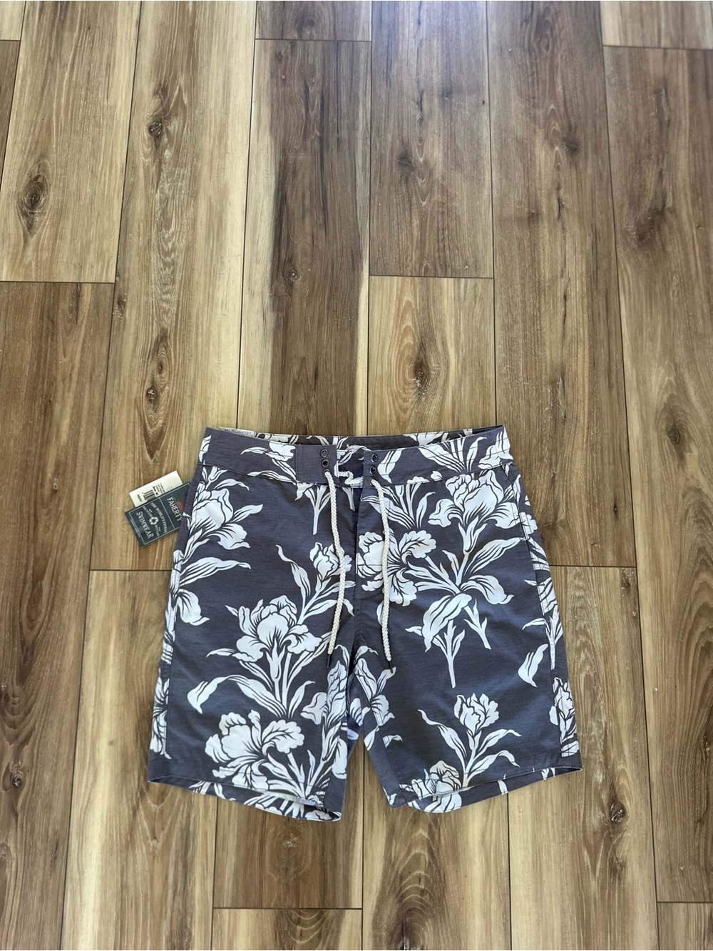 Faherty Men's classic baordshort 7” size 30 NWT